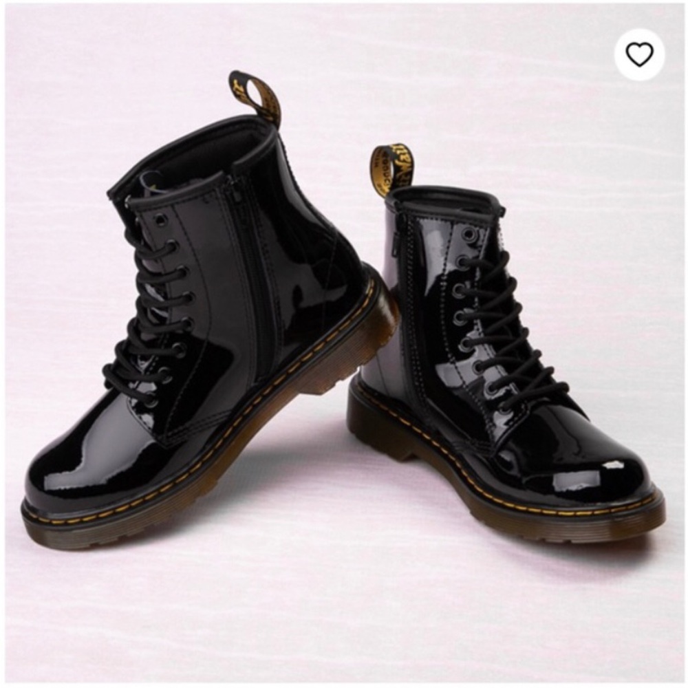 DR. MARTENS 1460 BOOT size 5Y
